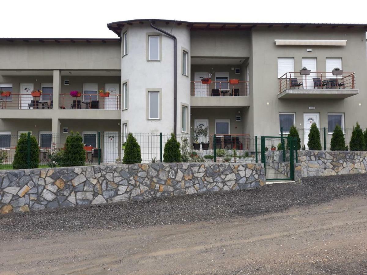 Apartamento Simica Cose Vrdnik Exterior foto